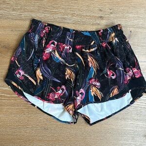 Lululemon Hotty hot low-rise lined short 2.5” in black print